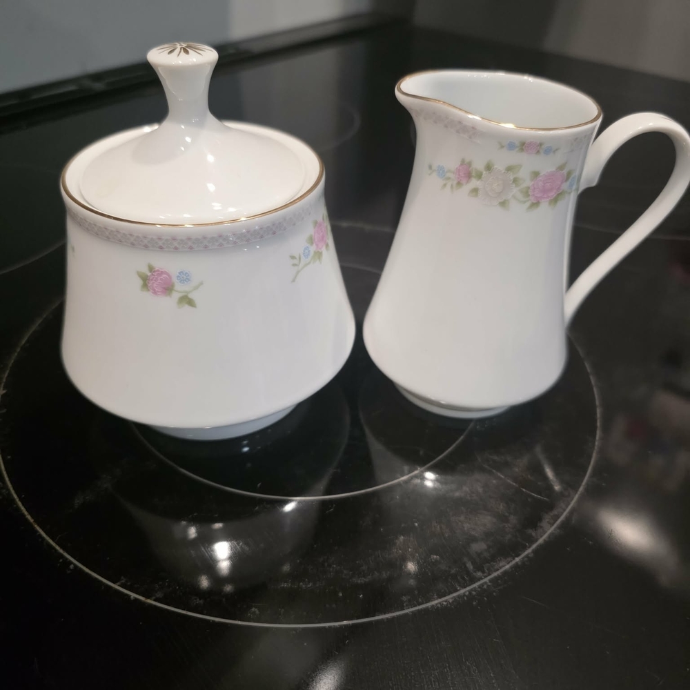 Crown Ming China Jian Shiang “Bird of Paradise” cream and sugar bowl set. 